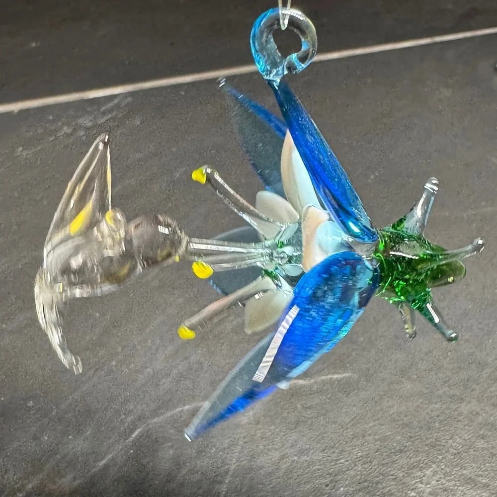 Hand‎ Blown Glass Hummingbird Flower Ornament Suncatcher Blue Green Clear 3